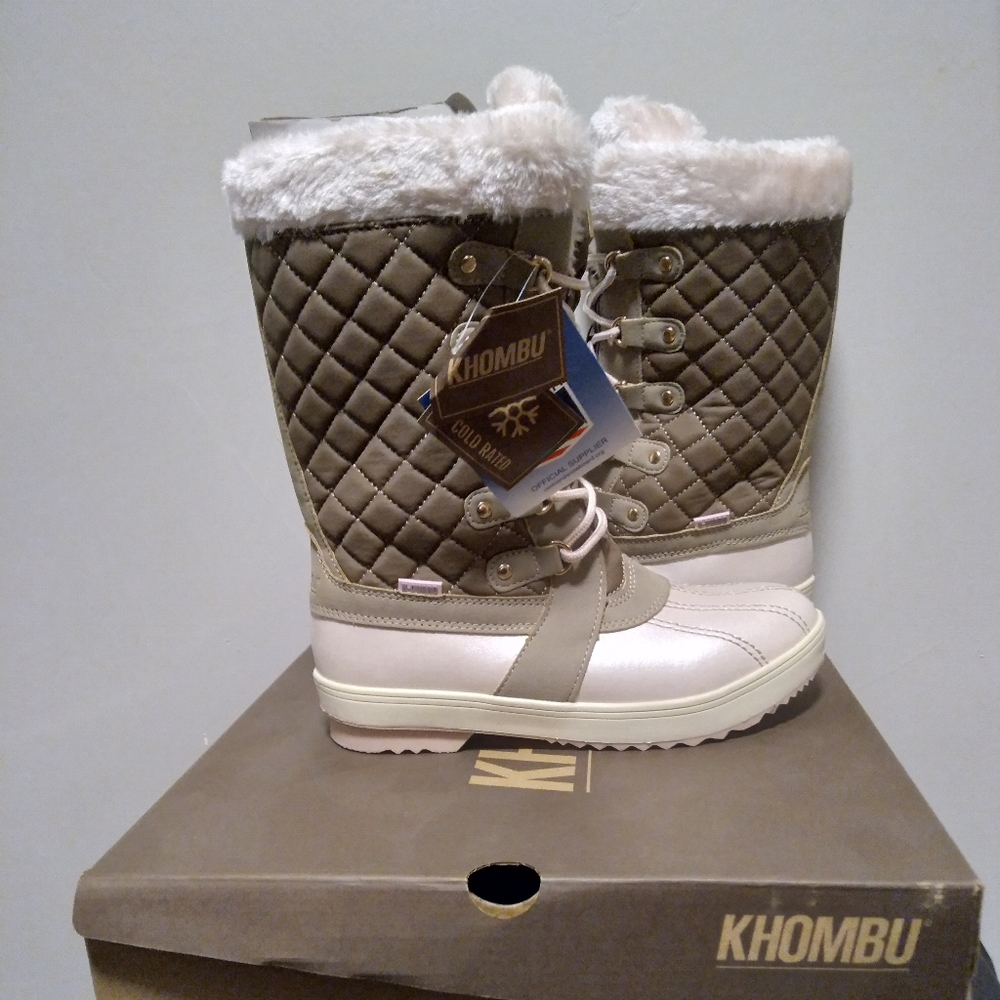 **SOLD**  Girls Snow Boots  *Offers Welcomed*